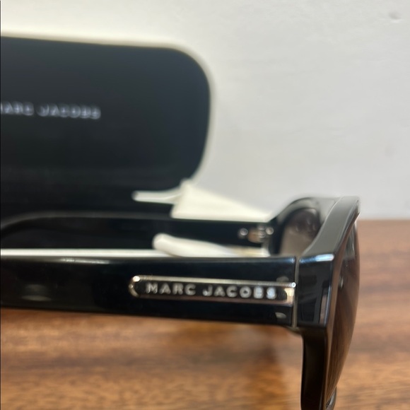 Marc Jacobs Sleek Black Sunglasses - Picture 2 of 5